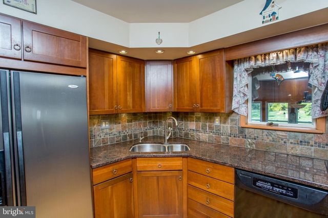 40 HALLOWELL DR, Newtown, PA 18940