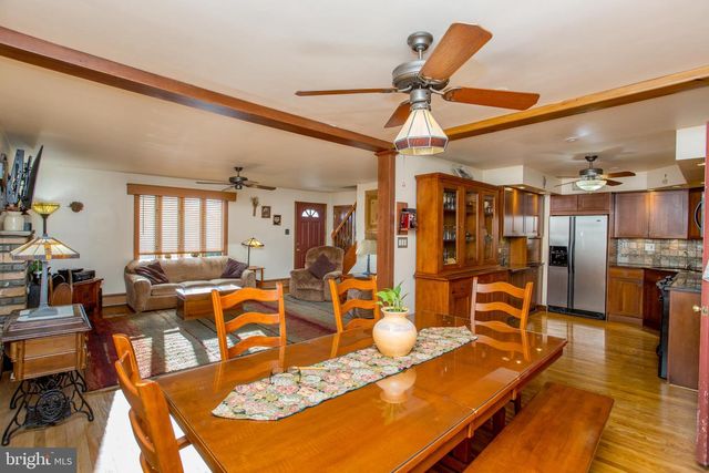 40 HALLOWELL DR, Newtown, PA 18940