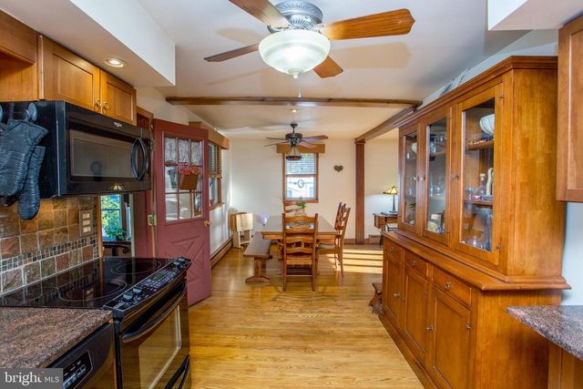 40 HALLOWELL DR, Newtown, PA 18940