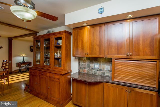 40 HALLOWELL DR, Newtown, PA 18940