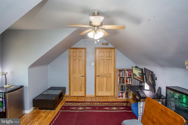 40 HALLOWELL DR, Newtown, PA 18940
