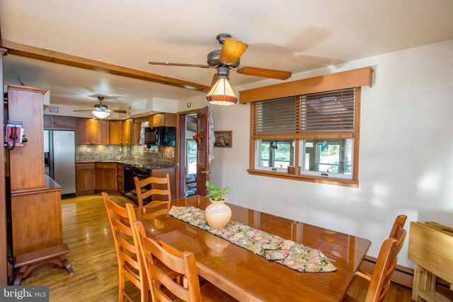 40 HALLOWELL DR, Newtown, PA 18940