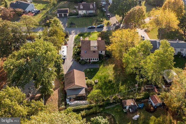 40 HALLOWELL DR, Newtown, PA 18940