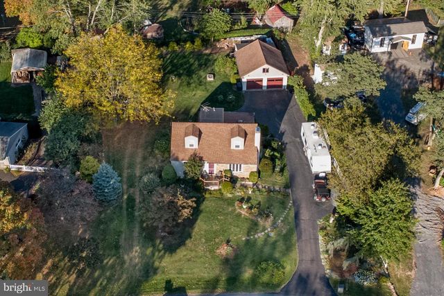 40 HALLOWELL DR, Newtown, PA 18940