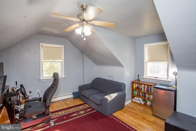 40 HALLOWELL DR, Newtown, PA 18940