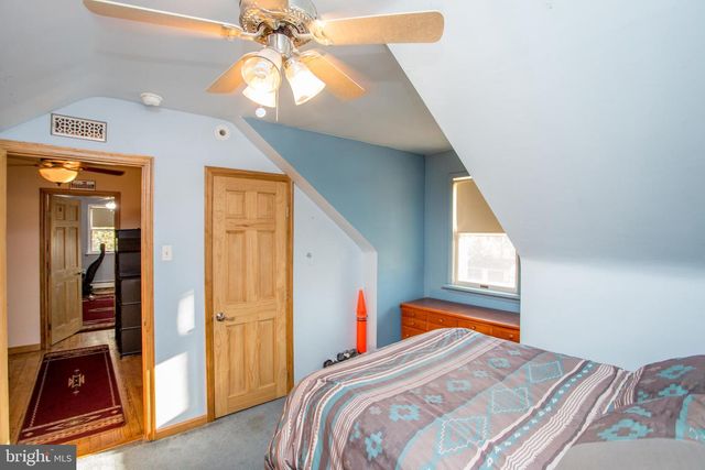 40 HALLOWELL DR, Newtown, PA 18940