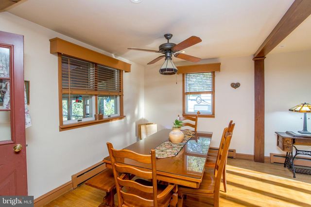 40 HALLOWELL DR, Newtown, PA 18940