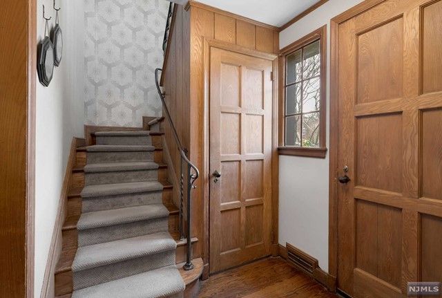 40 Sutton Drive, Ho-ho-kus, NJ 07423