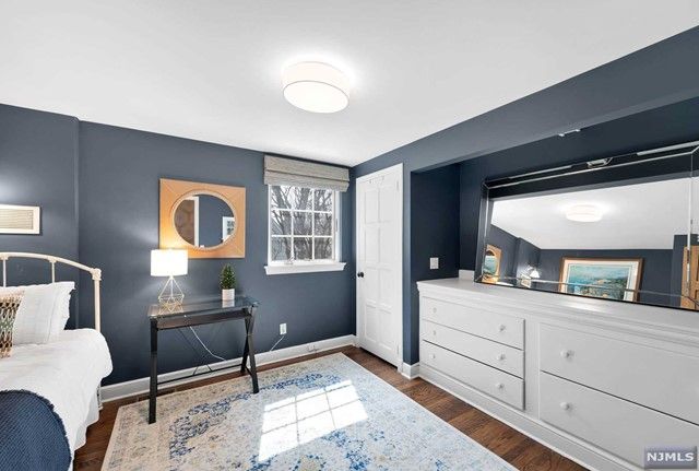 40 Sutton Drive, Ho-ho-kus, NJ 07423