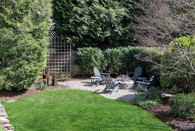 40 Sutton Drive, Ho-ho-kus, NJ 07423