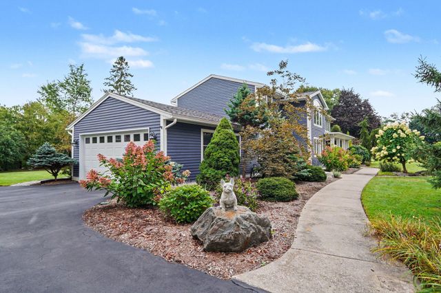 3131 Midland Drive SE, East Grand Rapids, MI 49506