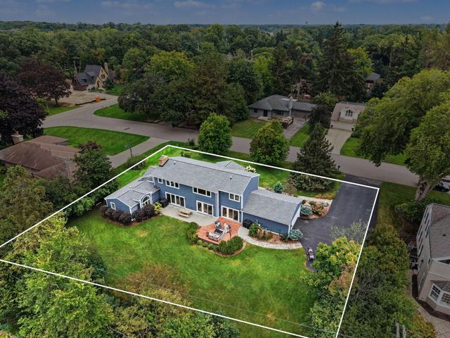 3131 Midland Drive SE, East Grand Rapids, MI 49506