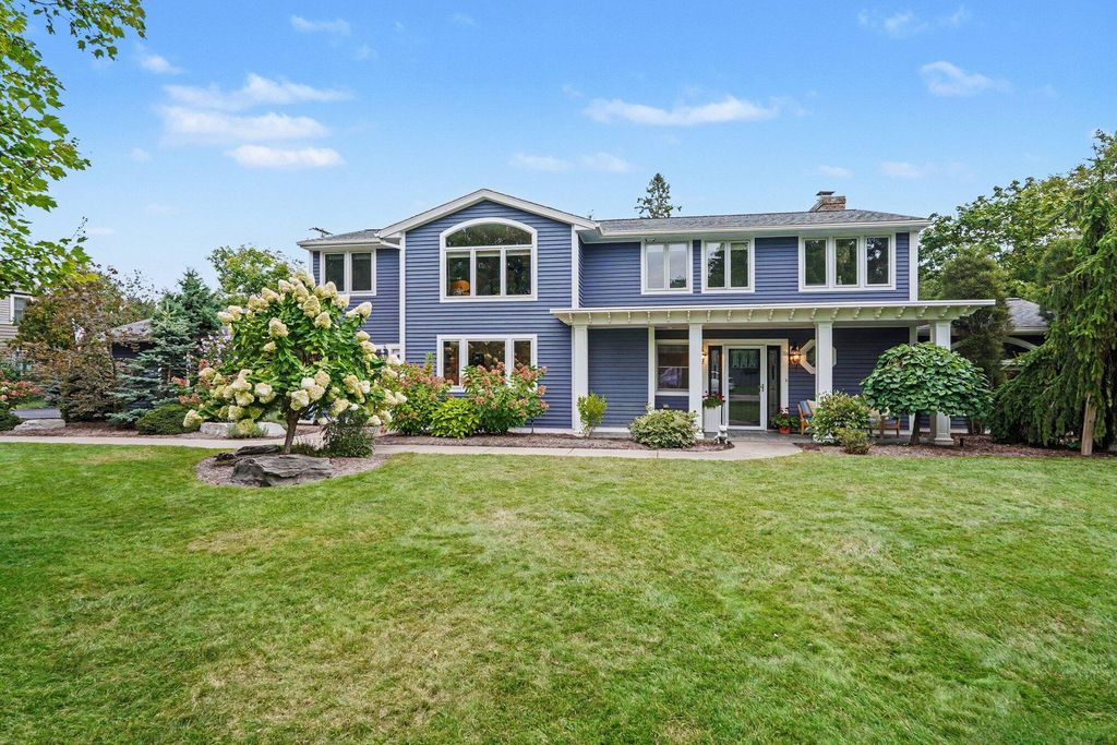 3131 Midland Drive SE, East Grand Rapids, MI 49506