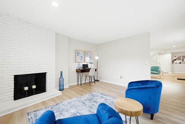 20 Country Club Ln D, Milford, MA 01757