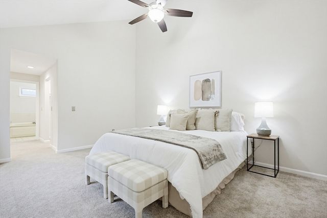 20 Country Club Ln D, Milford, MA 01757