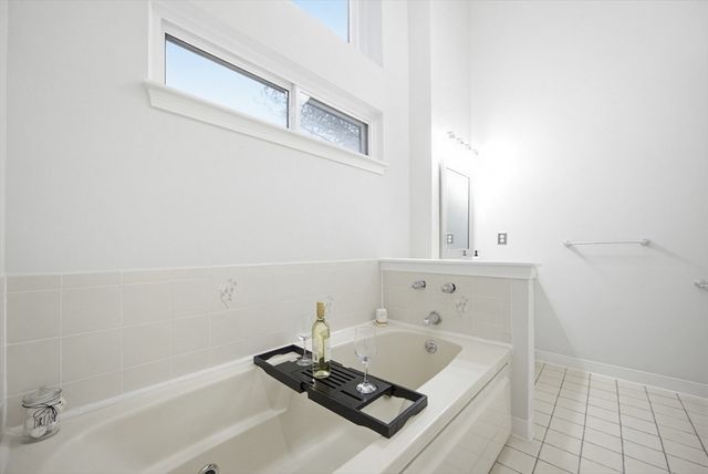 20 Country Club Ln D, Milford, MA 01757
