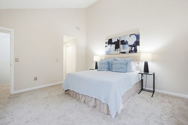 20 Country Club Ln D, Milford, MA 01757