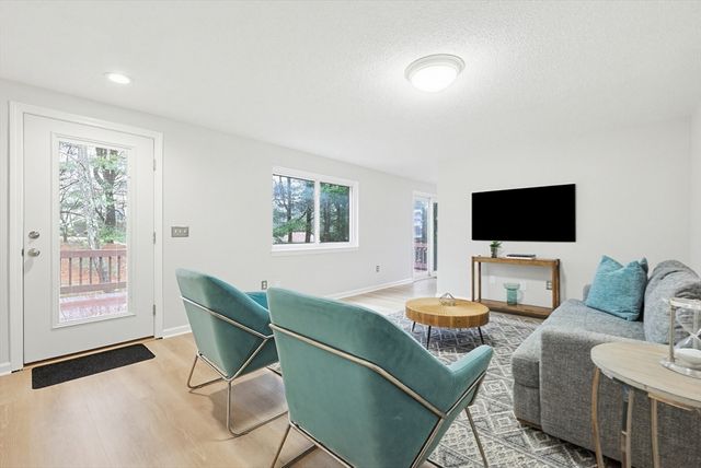 20 Country Club Ln D, Milford, MA 01757