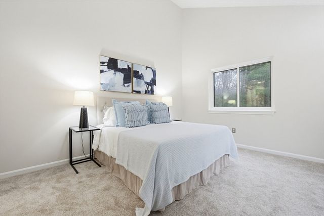 20 Country Club Ln D, Milford, MA 01757