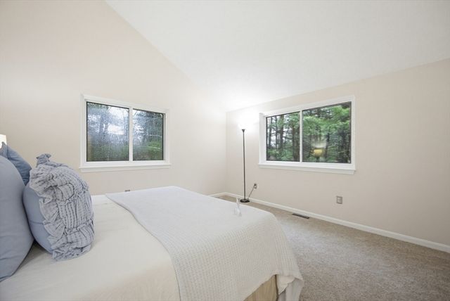 20 Country Club Ln D, Milford, MA 01757