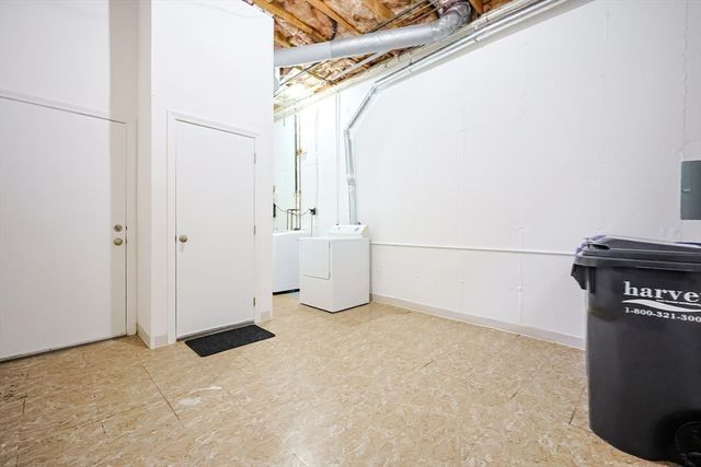 20 Country Club Ln D, Milford, MA 01757