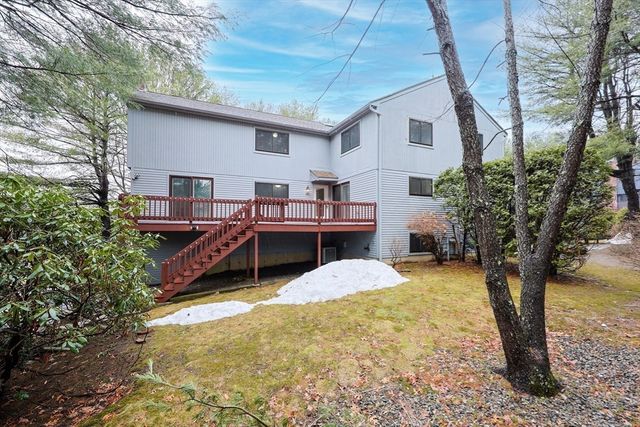 20 Country Club Ln D, Milford, MA 01757