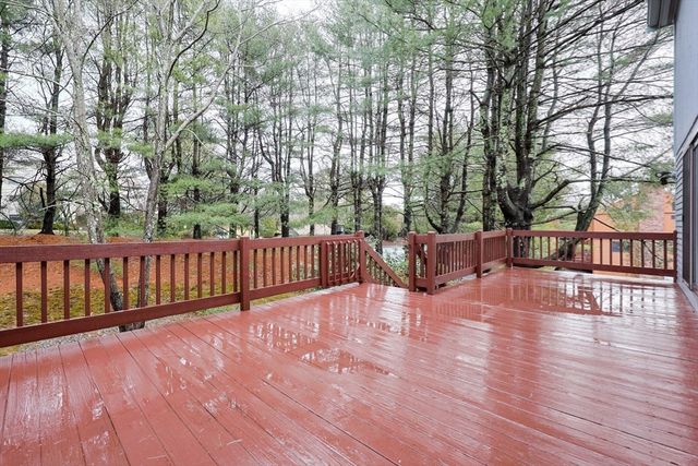 20 Country Club Ln D, Milford, MA 01757