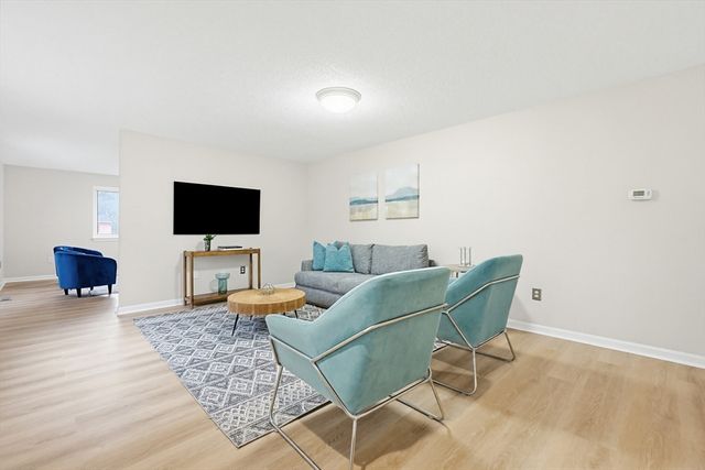 20 Country Club Ln D, Milford, MA 01757