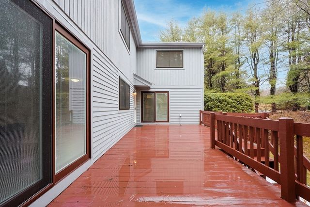 20 Country Club Ln D, Milford, MA 01757