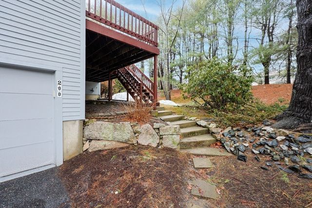 20 Country Club Ln D, Milford, MA 01757