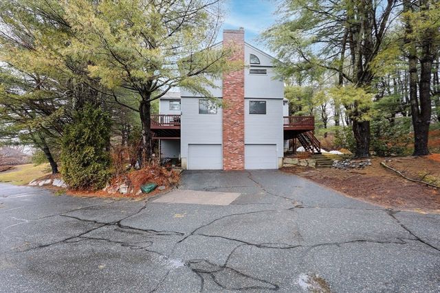 20 Country Club Ln D, Milford, MA 01757