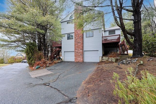 20 Country Club Ln D, Milford, MA 01757