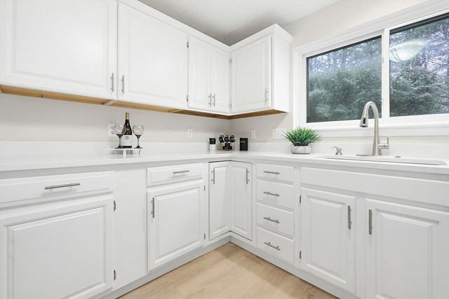20 Country Club Ln D, Milford, MA 01757