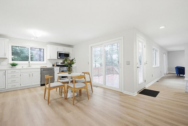 20 Country Club Ln D, Milford, MA 01757
