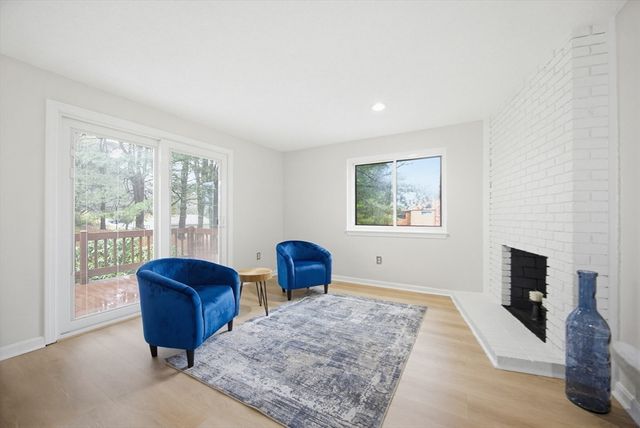 20 Country Club Ln D, Milford, MA 01757