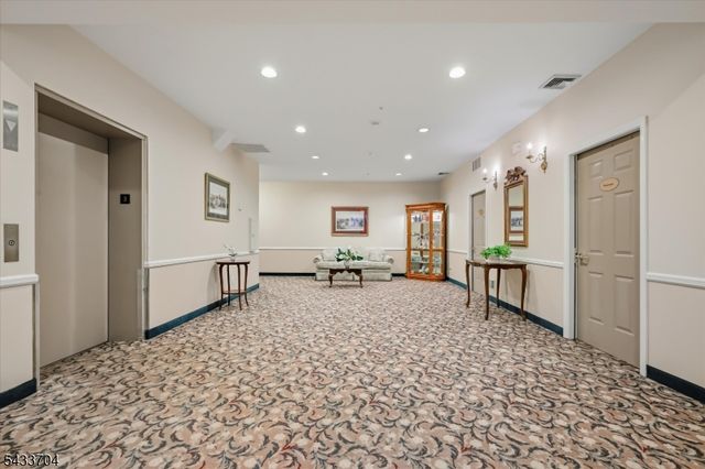 2 Richmond Road 302, West Milford Twp., NJ 07480
