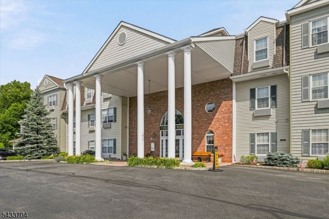 2 Richmond Road 302, West Milford Twp., NJ 07480