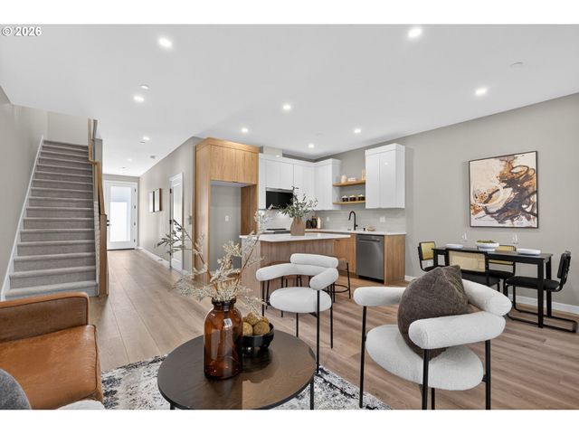 15607 Se MEADOWLARK Ln, Milwaukie, OR 97267