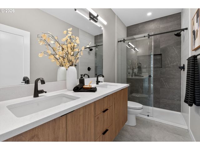 15607 Se MEADOWLARK Ln, Milwaukie, OR 97267