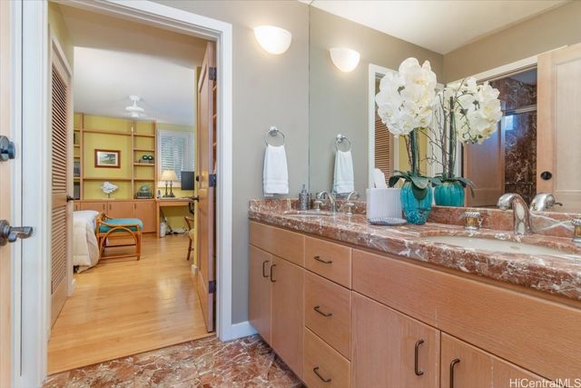 542 Ahina Street, Honolulu, HI 96816