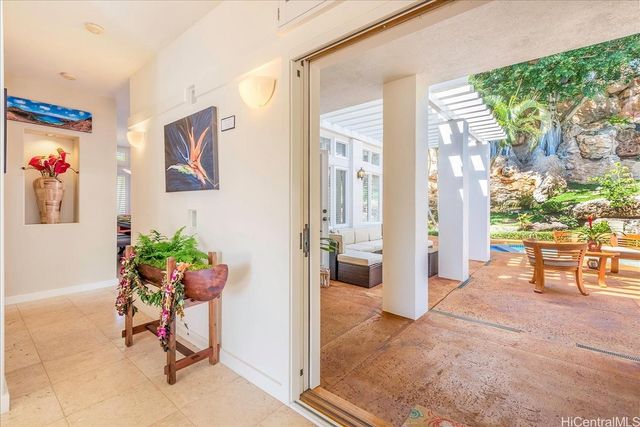 542 Ahina Street, Honolulu, HI 96816