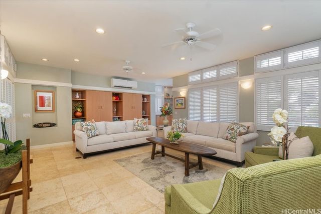 542 Ahina Street, Honolulu, HI 96816