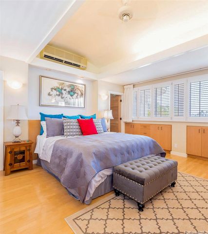 542 Ahina Street, Honolulu, HI 96816