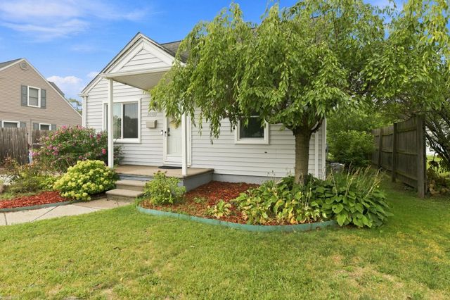 20500 Avalon Street, St Clair Shores, MI 48080