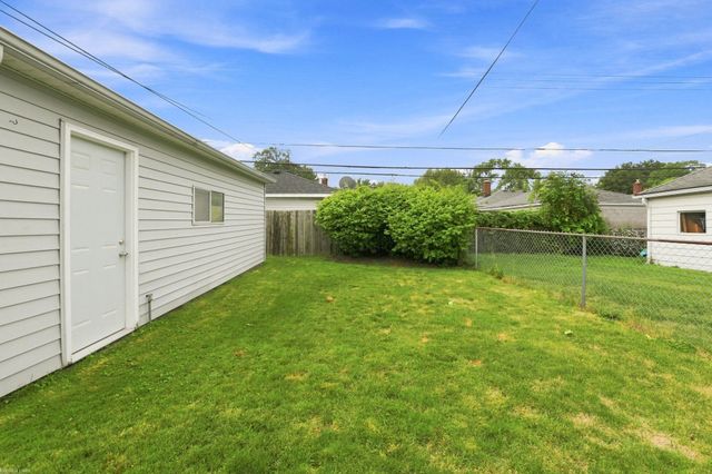 20500 Avalon Street, St Clair Shores, MI 48080