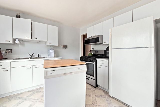 20500 Avalon Street, St Clair Shores, MI 48080