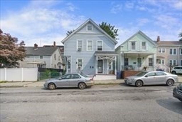 135 Arnold St, New Bedford, MA 02740