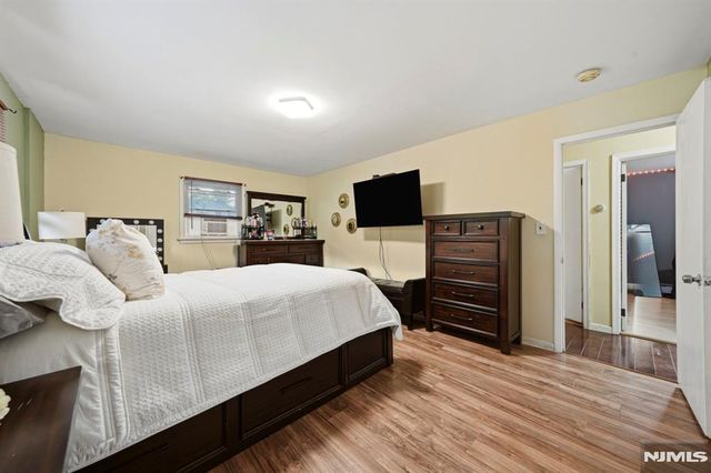 22 Federal Hill Road, Pompton Lakes, NJ 07442