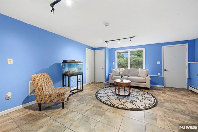 22 Federal Hill Road, Pompton Lakes, NJ 07442