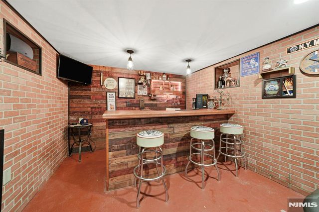 22 Federal Hill Road, Pompton Lakes, NJ 07442